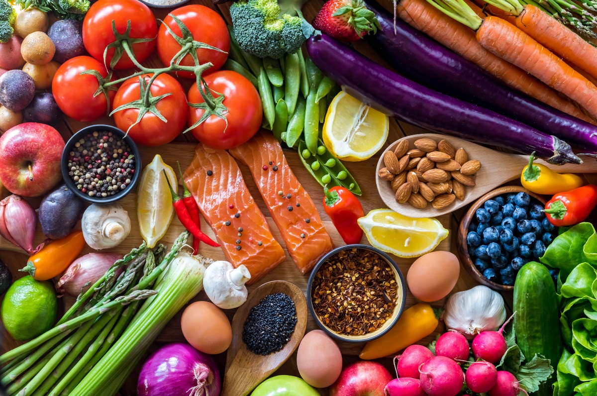 Eat the Rainbow: Buntes Essen liefert auf natürliche Weise viele wichtige Nährstoffe Nahrungsmittel-in-vielen-Farben