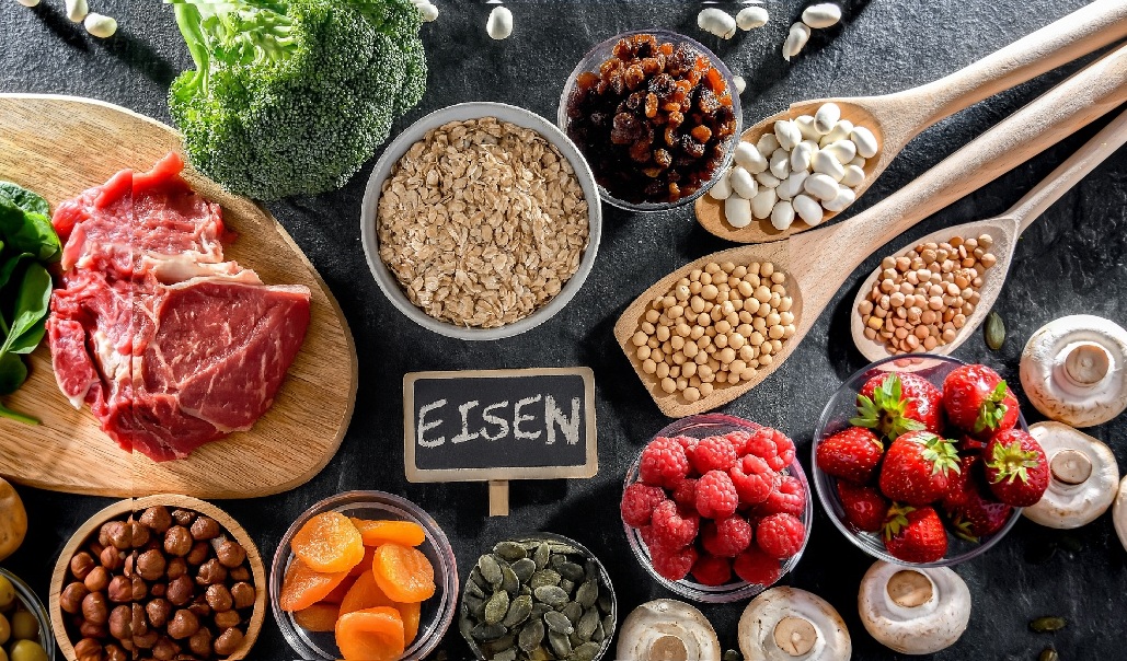 Eine gesunde und ausgewogene Ernährung verringert das Risiko für Eisenmangel Eisenreiche Nahrungsmittel